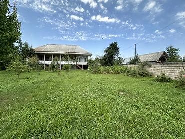 Bağ evi və geniş torpaq sahəsi - Yaşayış evi: kənd üslubunda, hündür
