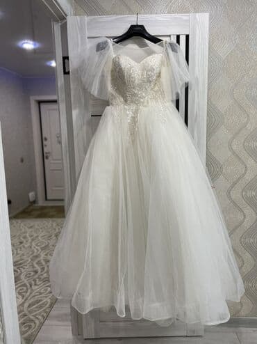 nişan donları instagram: Gəlinlik – zərif tüllü və payetli - Rəng: süd ağ - Model: A-line/bal — 3