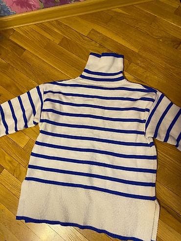 maral şəkilli qadın sviterləri: Qadın üst geyimləri 1) Zolaqlı boğazlı sviter - Rəng: ağ üzərində — 1