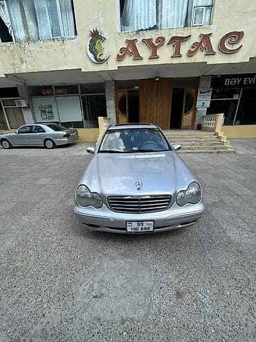 kia ceed sw: Mercedes-Benz C-Class sedan (W203), gümüş rəng. - Kuzov: 4 qapılı — 2