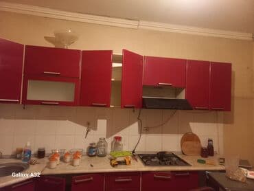 cilek mebel: Mətbəx mebeli dəsti - Üst şkaflar: parlaq bordo rəngdə MDF fasadlar — 3