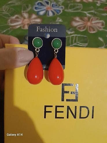 Сумки: Qırmızı damla formalı sırğalar yenidir - Dizayn: Üstdə dairəvi yaşıl — 1