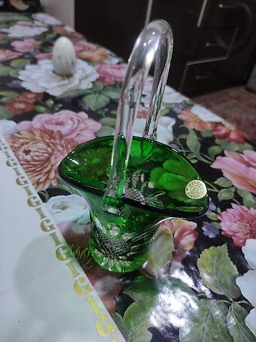 Fiqurlar: Bir vaza, Bogem şüşəsi — 1