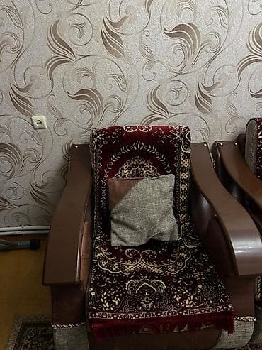 klasik divanlar: İşlənmiş, Klassik divan, 2 kreslo, Bazasız, Açılan — 6