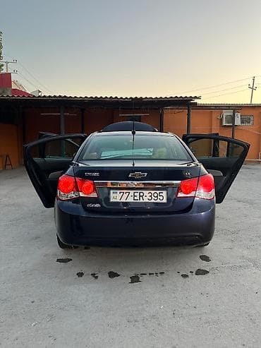 Chevrolet Cruze: 1.4 l | 2013 il 300 km Sedan