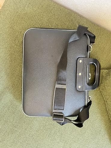 Sərt korpuslu noutbuk çantası - Material: teksturalı süni dəri səth