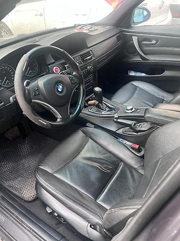 318i bmw: BMW 3 Series sedan - Kuzov: 4 qapılı sedan, qara rəng - Generasiya — 7