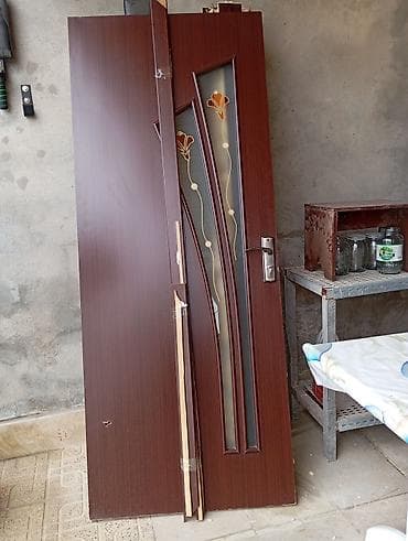 2 ədəd Qapı. Biri 20 manat. Birində balaca əzilmə var şəklin aşağı sol