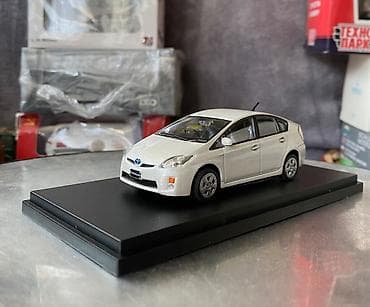 toyota aur: Toyota, 2009 il, 1:43, Dəmir, Ödənişli çatdırılma — 9
