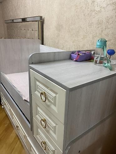 komod satilir: Uşaq beşiyi – komodlu və çekmecəli model - Material: ağac teksturalı — 2