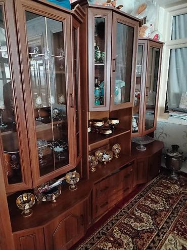 ev stulu: Klassik üslubda iri vitrinli qonaq otağı mebeli qablar üsdə verilmir — 1