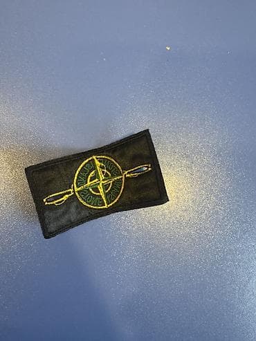 Aksesuarlar və tüninq: Stone Island qol nişanı (patch) - Dizayn: Qara parça üzərində — 2