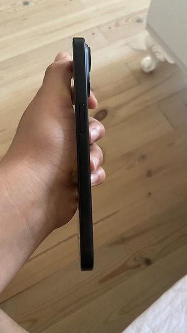 apple mac mini: IPhone 15, 128 GB, Qara, Face ID — 2