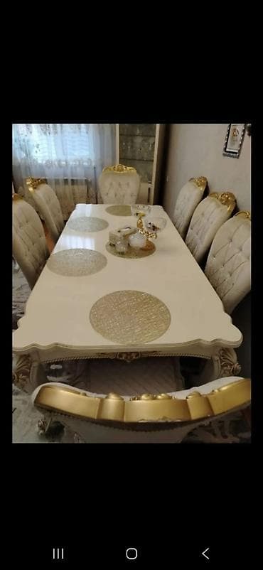 Masa dəsti 8 stulla. 4 stulda boşluq var sıxmaq lazımdır 370₼. Ünvan
