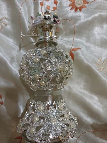 Toy paltarları: Toy mərasimi üçün nəzərdə tutulmuş bəzək dəsti. Dəstə qırmızı rəngdə — 4