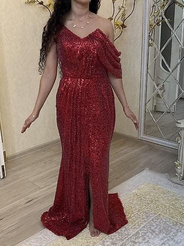 1100 azn tikilib .1 defe toya geyinilib 100 azn satilir. Endirim yoxdu — 1