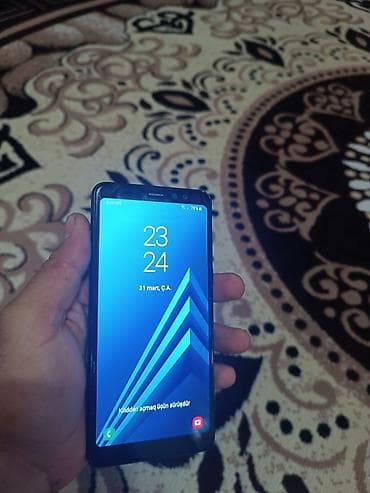 samsung a7 2016 ekran: Samsung Galaxy A8 2018, 32 GB, rəng - Qara, Qırıq — 1