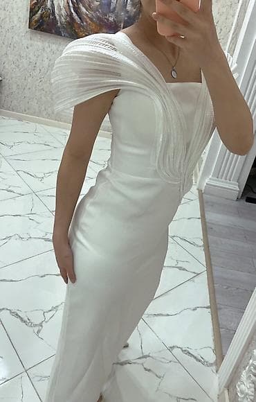 Ağ ziyafət/libas Paltarı 1 dəfə nişanımda geyinmişəm. 260 a alınıb