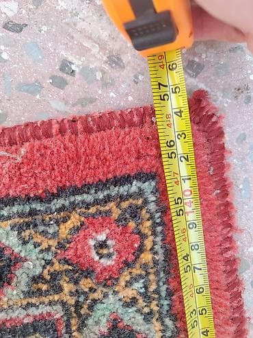 xalca uzlukləri: Qırmızı əsaslı, Şərq motivli xalça - Ölçü: təxminən 1,40 m × 2,30 m — 3