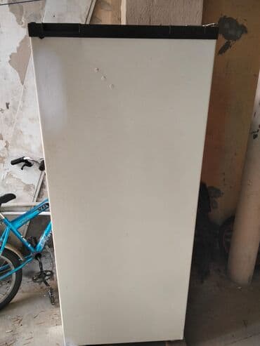 soyducu mini: Birqapılı soyuducu - Rəng: ağ, qara üst panel - Dikey, kompakt korpus — 1