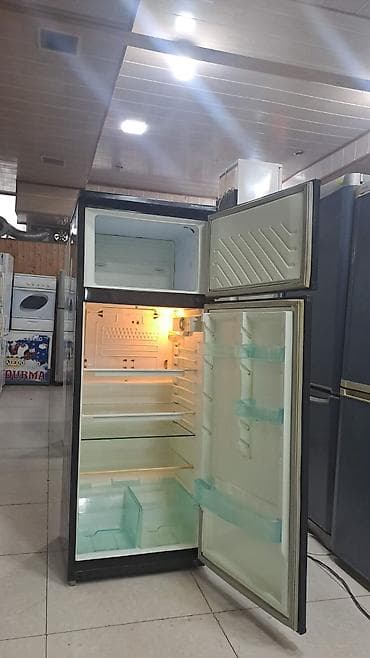 oculus 2: İki qapılı soyuducu (yuxarıda dondurucu) - Rəng: qara gövdə, açıq — 2