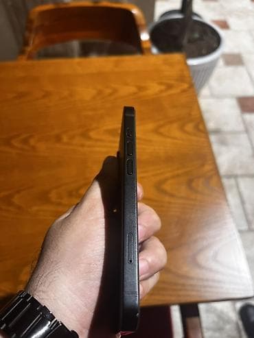 iphone 8 plus red: IPhone SE 2022, Qara, Barmaq izi — 2