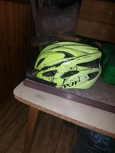 navigator velosiped: Velosiped dəbilqəsi – parlaq neon-sarı rəngdə, qara qrafik naxışlı — 8