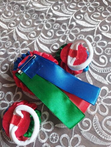 шелкография на ткани: Məktəbli bantik yaxa nişanı.əl işi seliqelyle yıgılıb — 4