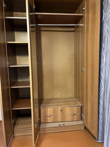 taxta şkaf: Açılan, 3 qapılı Düz dolab, Qarderob, paltar dolabı — 1
