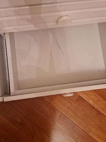 Beşiklər: Uşaq beşiyi – ağ rəngdə, klassik dizayn - Material: MDF/taxta — 2