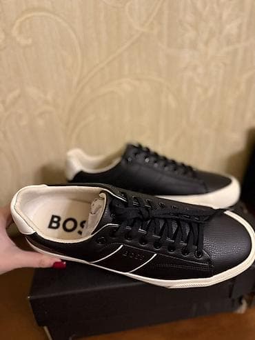 Krasofkalar və idman ayaqqabıları: BOSS kişi krosovkası – klassik qara-ağ dizayn - Model: Aşağı — 2