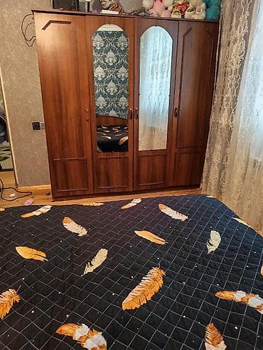 skafi: 4 qapılı, Güzgülü, Qəhvəyi, Taxta, Açılan, Düz dolab — 1