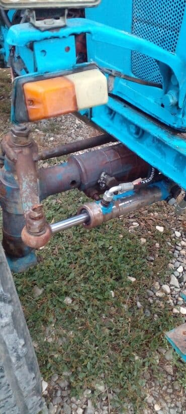 işlənmiş akkumulyator: Mavi rəngli təkərli traktor - Kabinli model, ön egzoz borusu və tavan — 7