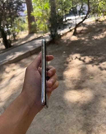 iphone x qiymeti 2 ci el: IPhone X, 256 GB, Gümüşü, Face ID — 4