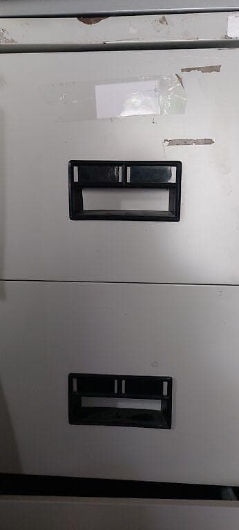 Ofis kurs üçün dəmir siyirməli dolablar 20 ədəd var