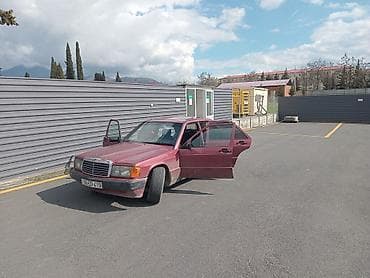 sukan uzluyu: Mercedes-Benz sedan - Korpus: 4 qapılı sedan, rəngi tünd — 1