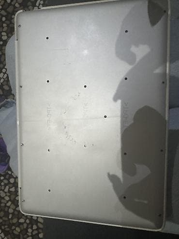 adapter şunuru: Apple MacBook (ağ, polikarbon korpus) - Ekran: 13.3" (LED), üst — 2