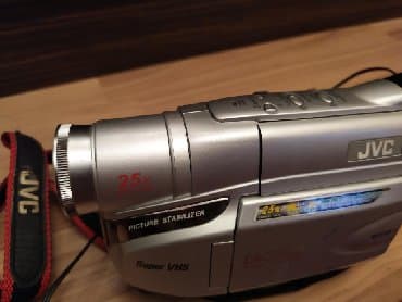 canon 1300d qiymeti: Videokamera satılır JVC firması.İshtek vəziyətdədi.Cemi 100azn — 2