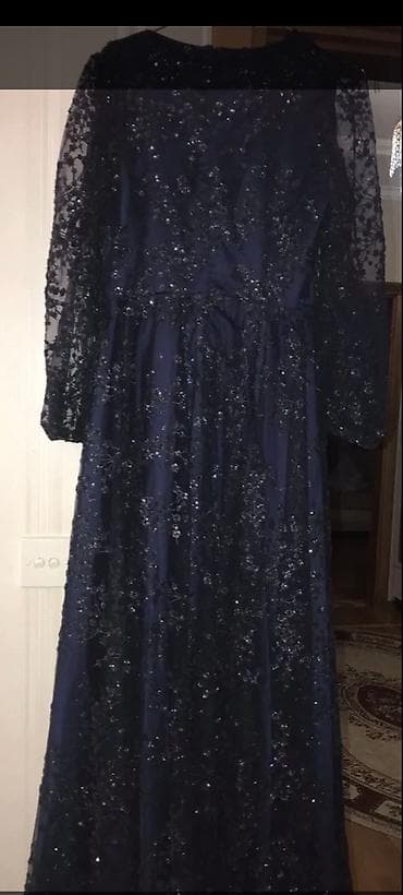 Otelyede dikilib 300m,1defe geyinilib 40m satılır razmer (44-46 — 3