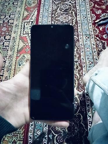 Smartfon - Tam ekranlı, qara rəngli korpus - Ön tərəfdə mərkəzdə