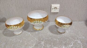ağ xalca: Məhsul: 3 ədəd dekorativ şirniyyat/qəndlik qab dəsti Təsvir: - — 3