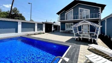 240 kv. m, 5 otaqlı, Hovuzlu, Kombi, Qaz, İşıq