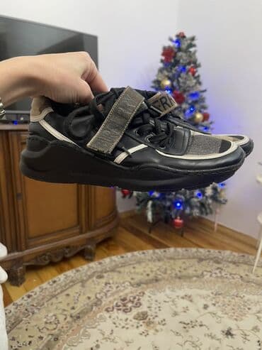 кросовки: Məhsul: Qadın idman ayaqqabısı - Brend detallı dizayn: üst hissədə — 2