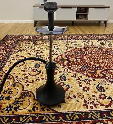 qara maz: Nərgilə seti - Minimalist dizaynlı, qara rəngli şüşə kolba və — 1