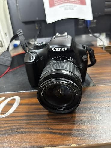 Canon EOS 1100D DSLR fotoaparat + Canon EF‑S 18-55mm f/3.5-5.6 III