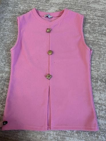 Şık çəhrayı dəst - Qolsuz, düz siluetli çəhrayı üst. Yumşaq, elastik