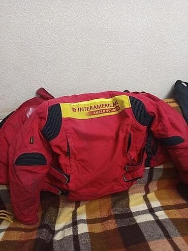 Motosiklet üçün qoruyucu geyim dəsti - Yuxarı hissə: qırmızı rəngli