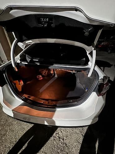 balansera kardan: Ford Fusion sedan – ağ rəng, geniş salon və iri baqaj. idiyal — 1