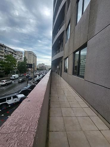 Kirayə mənzillər: Abu Arenanın binasında 3 otaqlı menzil.157 kv.2 sanuzeli var.Merkəzi — 5