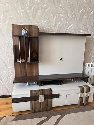 Mebel: TV stendi və divar paneli komplekti - Dizayn: Ağ və qəhvəyi